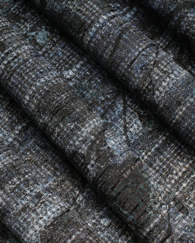 Tapeta-w-ciemnych-odcieniach-z-motywem-roślinnym.jpg
