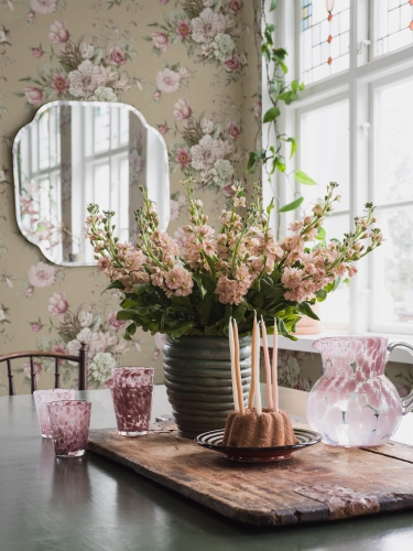 Boras Tapeter Dreamy Escape Floral Charm 4250 stolik.jpg