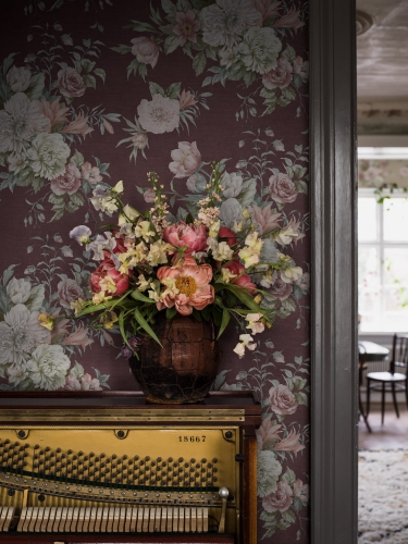 Boras Tapeter Dreamy Escape Floral Charm 4255 salon.jpg