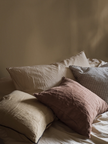 Boras Tapeter Linen Linen Oat 4323 sypialnia.jpg