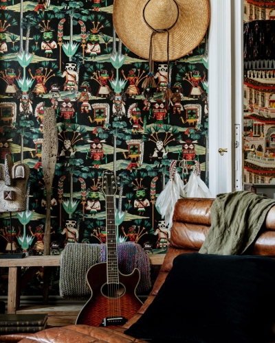 Tapeta-MINDTHEGAP-THE-CURATOR'S-CABINET-HOPI-SPIRIT-Anthracite-WP20649.jpg