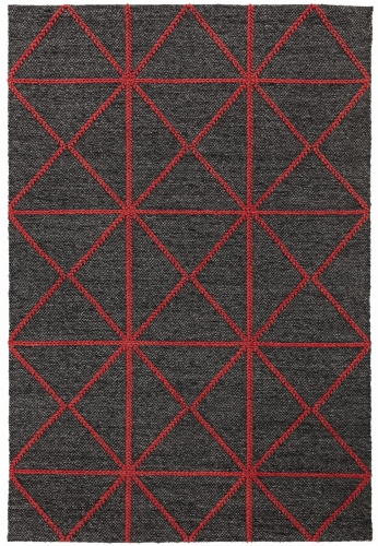 Czarny-dywan-z-czerwonym-wzorem-geometria.jpg