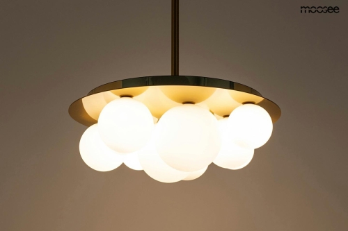 Złota-lampa-wisząca-z-mlecznymi-kloszami.jpg