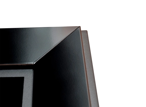 frame-900-black-1-1.webp