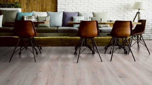 Panele laminowane ter Hurne Grand Edition Dąb Beach Club Długa deska wizualizacja salon