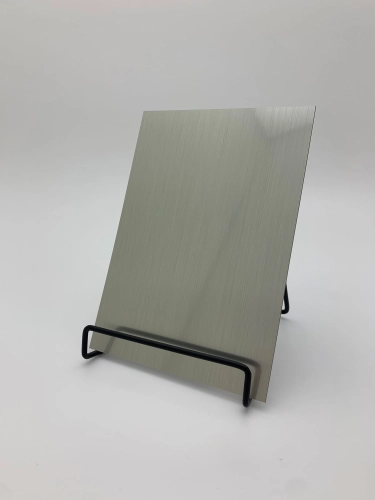 dm-green-steel-brushed-ar-aufsteller.jpg