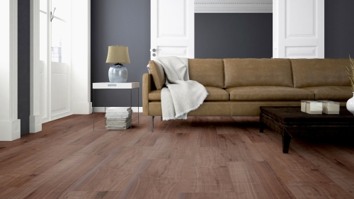 Podłoga winylowa  ter Hürne  Perform  Wood Edition Orzech Abu Dhabi Długa deska wizualizacja salonu