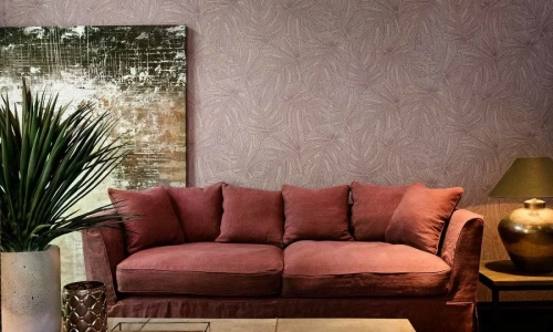 tapeta-arte-z-botanicznym-wzorem-w-salonie-z-rozowa-sofa.jpg