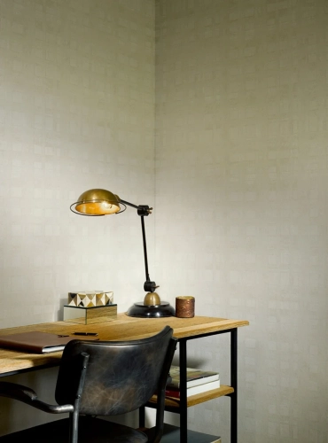 Tapeta-Arte-50053-w-gabinecie-z-drewnianym-biurkiem-i-lampa.jpg