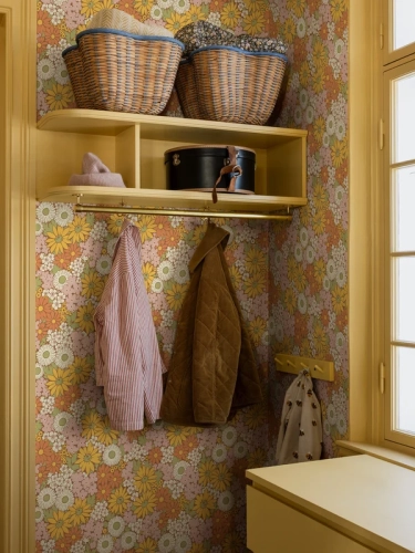 9169_FlowerPower_Roomshot_4_web.webp